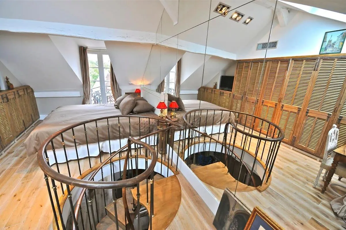 Appartement A Balcony On Notre Dame à Paris France