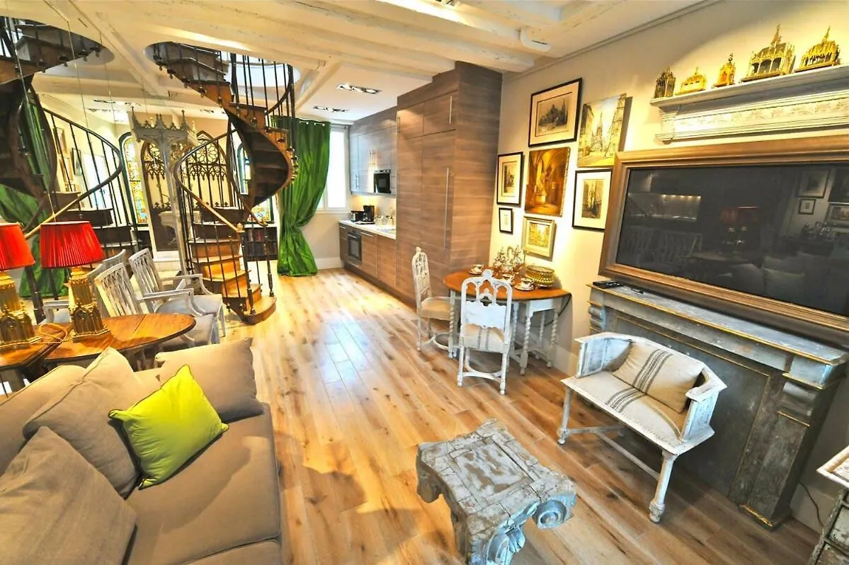 A Balcony On Notre Dame Appartement Parijs