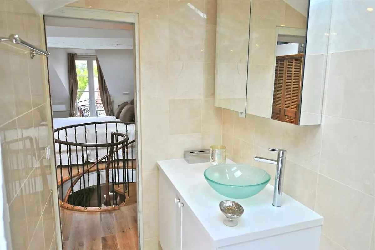A Balcony On Notre Dame Appartement Parijs