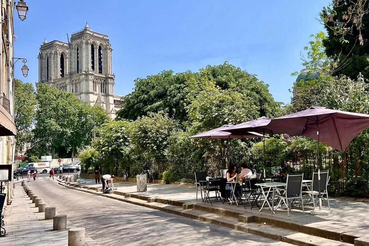 A Balcony On Notre Dame Appartement Parijs
