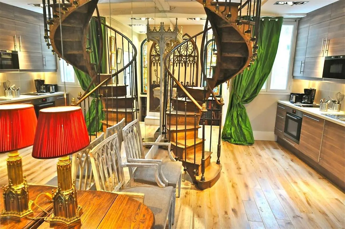 A Balcony On Notre Dame Appartement Parijs