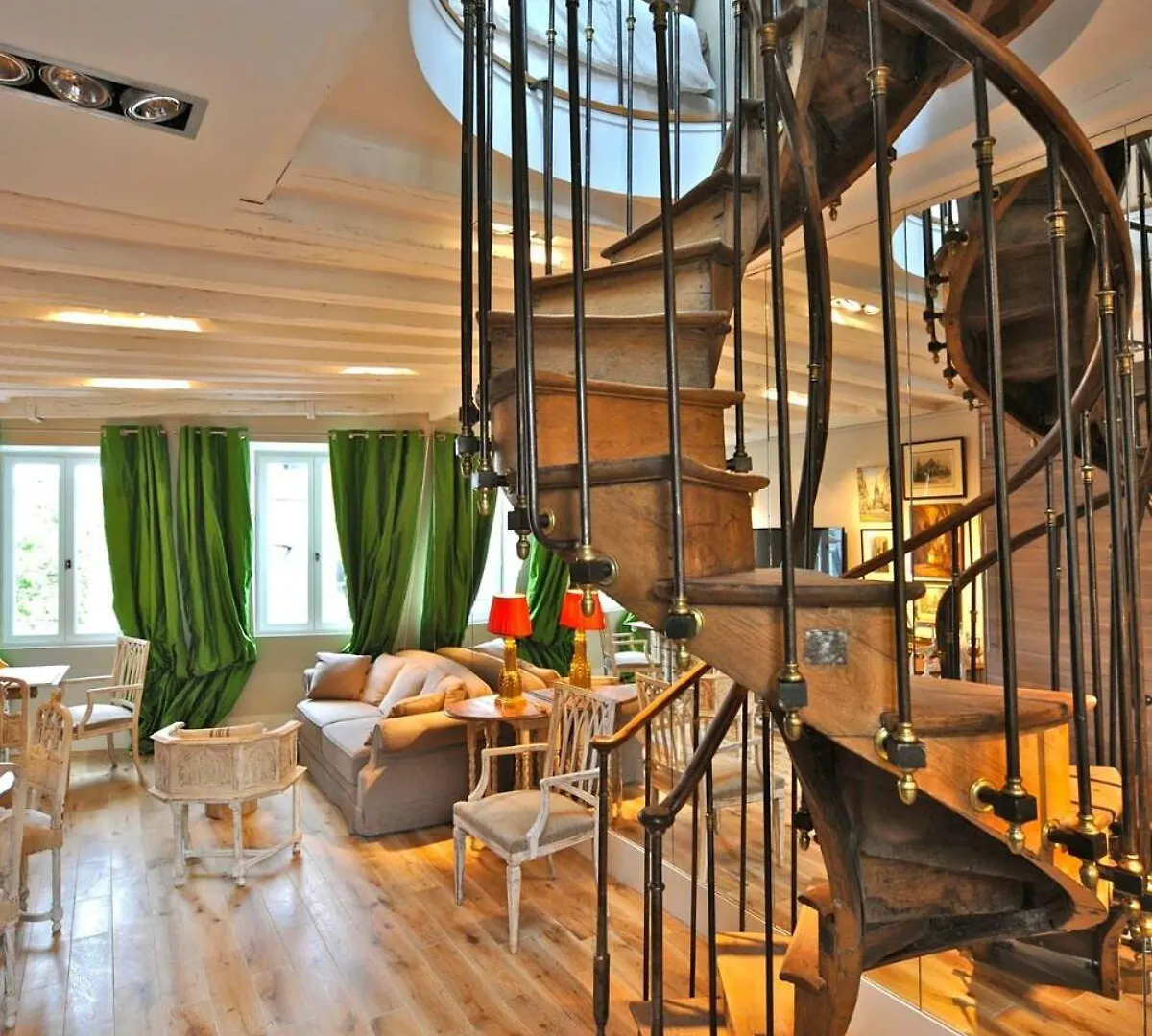 A Balcony On Notre Dame Appartement Parijs